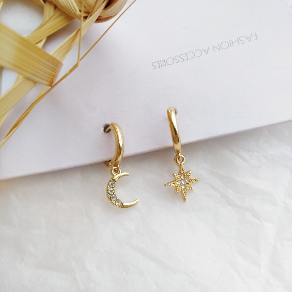 💕Last One Moon Star Rhinestone Hugges Earrings - Picture 3 of 9